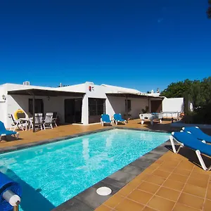 villa-corona-puerto-del-carmen.puertodelcarmen-hotels.org/